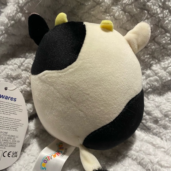 Squishmallows Connor the cow with flowers - Picture 2 of 5